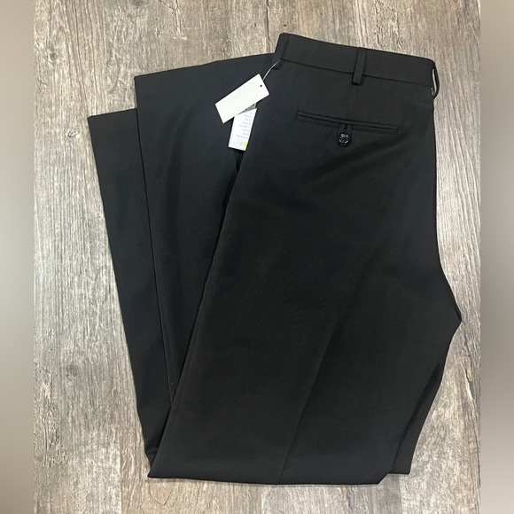FINAL PRICE Men's IZOD Black Dress Pants - Picture 1 of 8